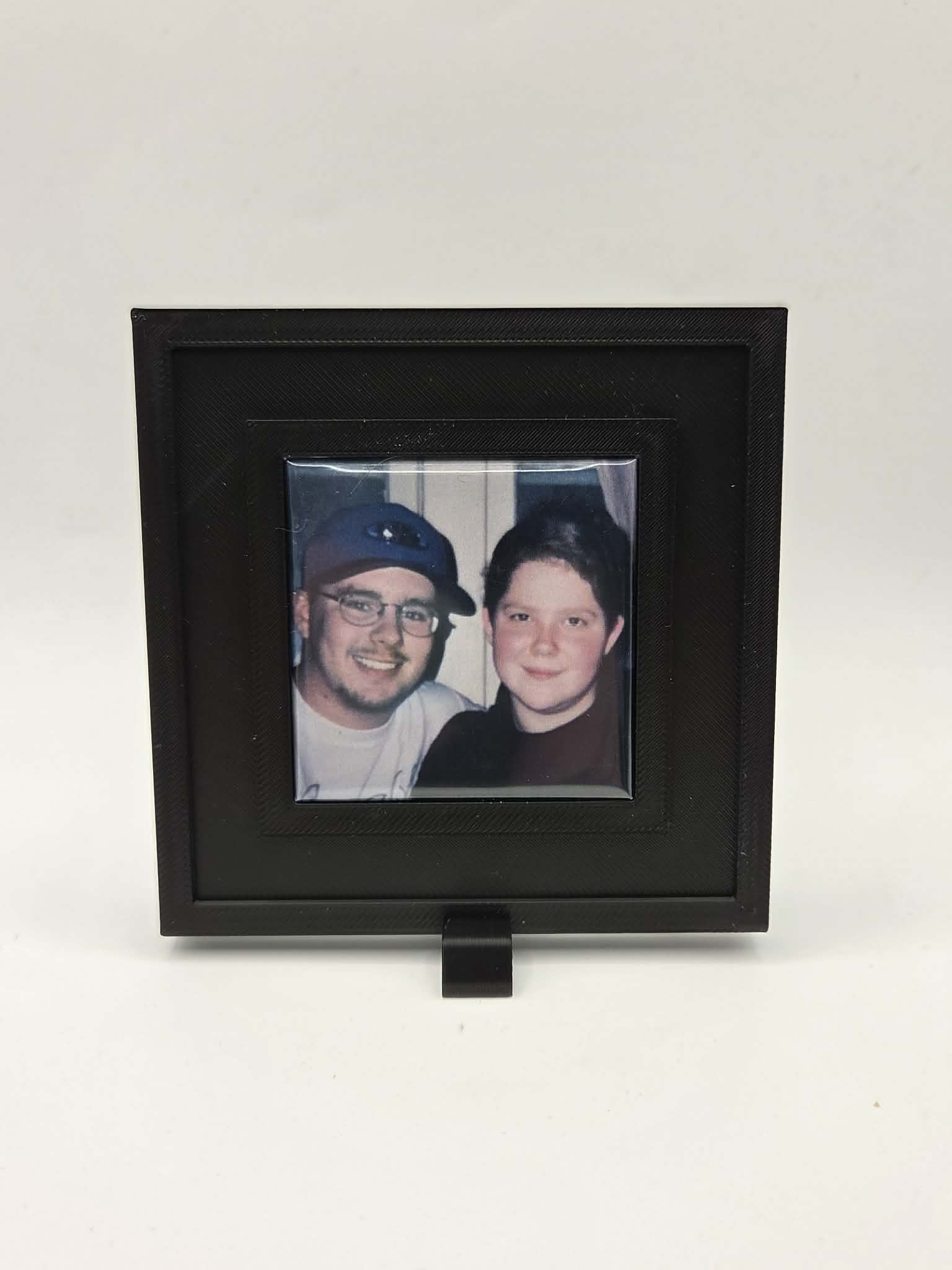 1 Magnet Frame For 2 x 2 Magnets